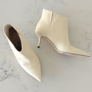 JIMMY CHOO IVORY KITTEN HEEL BOOTIES 35